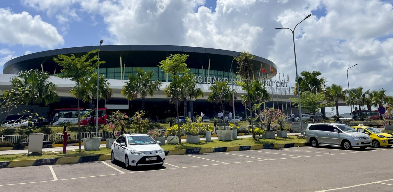 Taxi trọn gói Xuân Cảnh đi sân bay Phù Cát