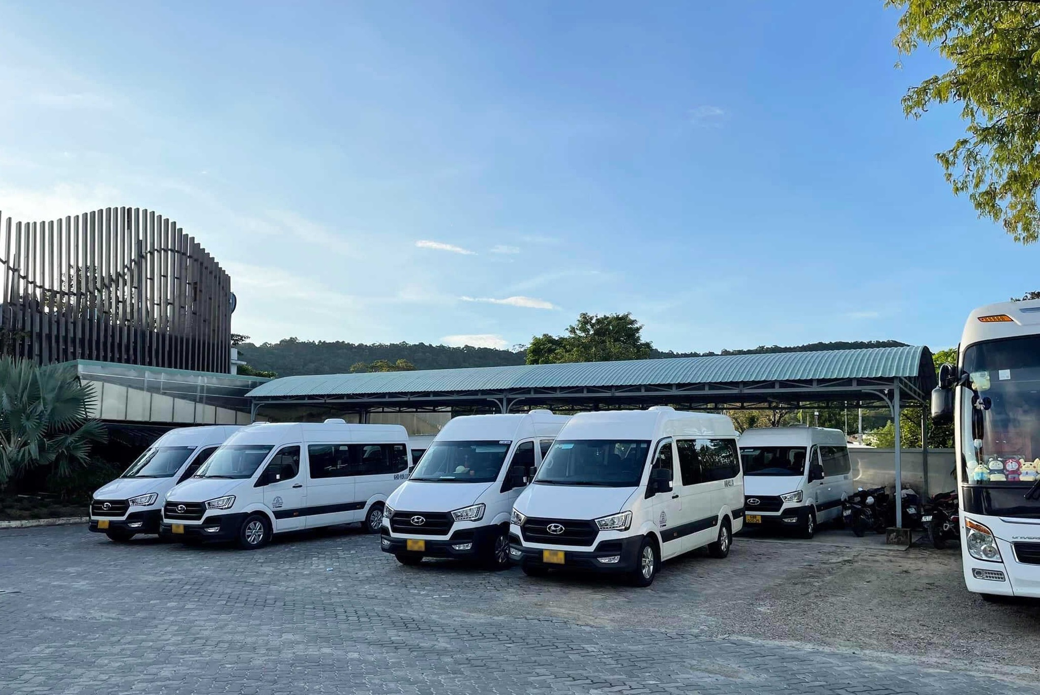 Taxi điện Quy Nhơn: Kinh nghiệm thuê xe tự lái an toàn mà mọi người nên biết